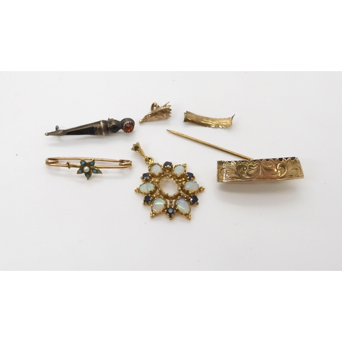 529 - A collection of yellow metal items to include a turquoise and pearl ivy leaf brooch, an opal and sap... 