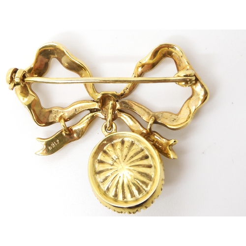 536 - A 9ct gold bow brooch set with smoky quartz and pearls, dimensions 3.5cm x 3.3cm, weight 7.8gms