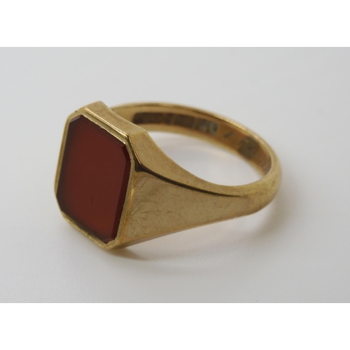 564 - A 9ct gold carnelian signet ring, size U1/2, weight 5.9gms