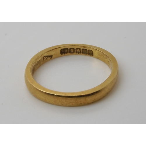 565 - An 18ct gold Glasgow hallmarked wedding band dated 1923, size N, weight 3.3gms