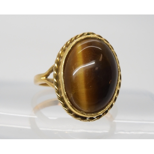 567 - A 9ct gold ring set with tiger's eye, size S1/2, weight 7.5gms