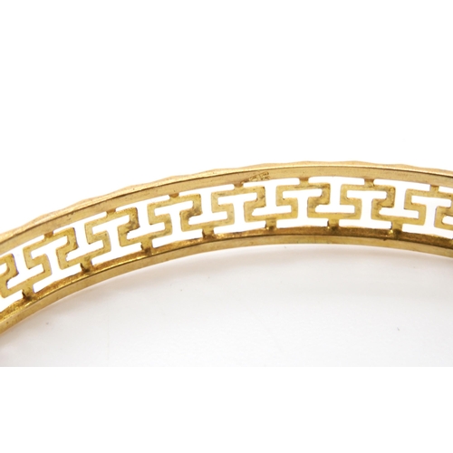 591 - A Greek key pattern bangle stamped '585' inner diameter 6.5cm, weight 6.5gms