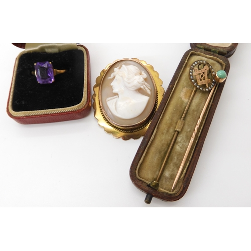 594 - A 9ct gold amethyst ring size N1/2, a 9ct cameo brooch, a 9ct headed Masonic pin set with pearls, a ... 