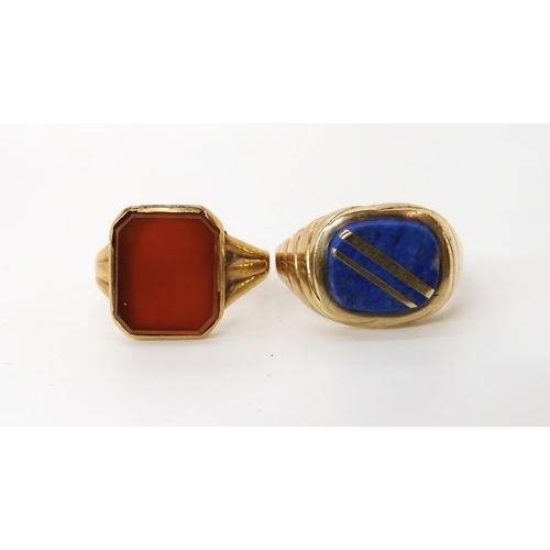 605 - A 9ct gold lapis lazuli signet ring, size U, together with a carnelian example (af) weight combined ... 