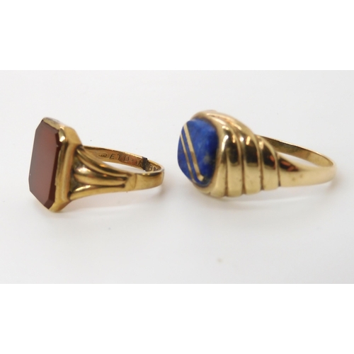 605 - A 9ct gold lapis lazuli signet ring, size U, together with a carnelian example (af) weight combined ... 