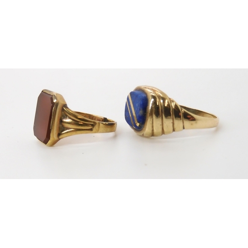 605 - A 9ct gold lapis lazuli signet ring, size U, together with a carnelian example (af) weight combined ... 