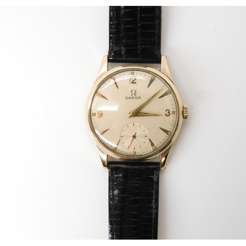 621 - A 9ct gold gents Omega wristwatch with black leather generic strap. Hallmarked Birmingham 1953, diam... 