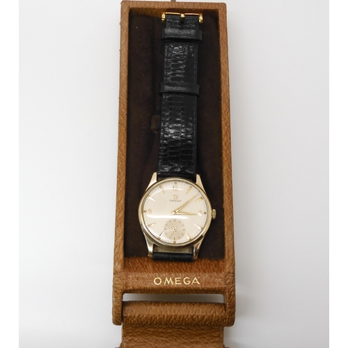 621 - A 9ct gold gents Omega wristwatch with black leather generic strap. Hallmarked Birmingham 1953, diam... 