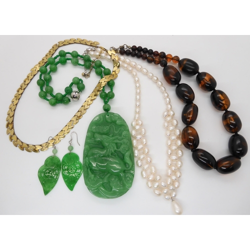 650 - Chinese green hardstone pendant and earrings, cultured pearls and other items in a mother of pearl b... 