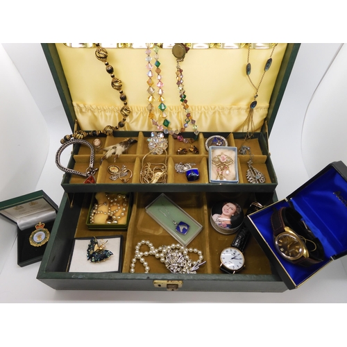 676 - A collection of vintage costume jewellery to include a retro blue gem pendant, beads and an Accurist... 