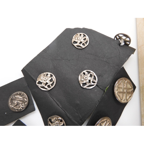 687 - A collection of buttons, to include silver examples by Spurrier & Co & Synyer & Beddoes