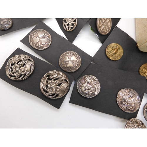 687 - A collection of buttons, to include silver examples by Spurrier & Co & Synyer & Beddoes