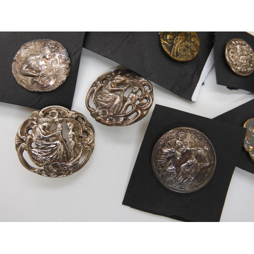 687 - A collection of buttons, to include silver examples by Spurrier & Co & Synyer & Beddoes