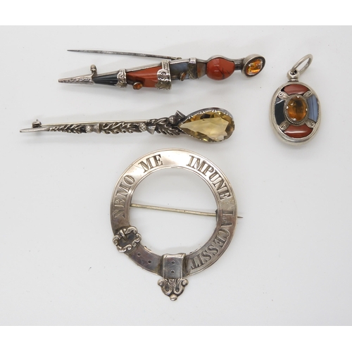 698 - A collection of Scottish themed brooches, to include agate inlaid items, a citrine topped kilt pin e... 