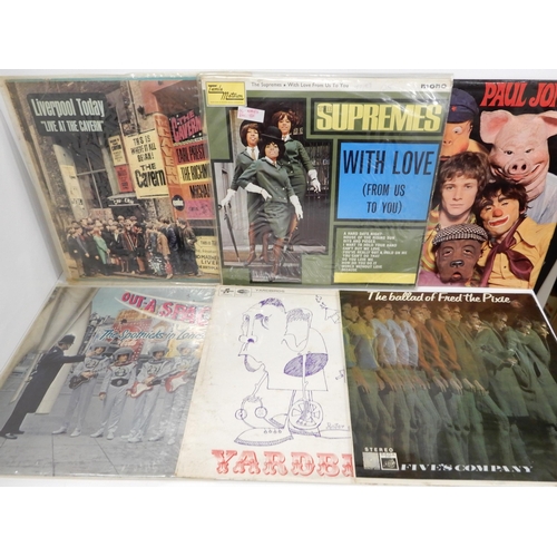 483 - A lot os vinyl LP records with examples by George Harrison, The Kinks, David Bowie, James Taylor, Th... 