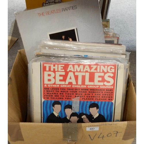 487 - A box of The Beatles vinyl records with picture discs, rarities, early Hamburg recordings featuring ... 