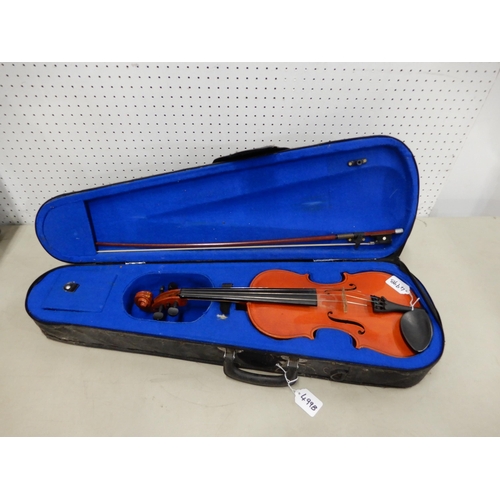 499B - A modern violin 33.5cm with a bow and case