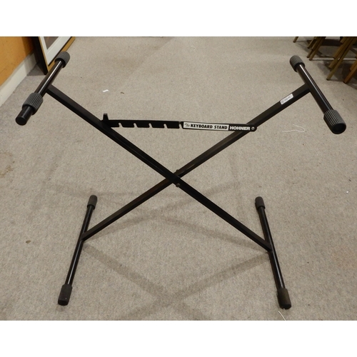 510C - A Hohner keyboard stand