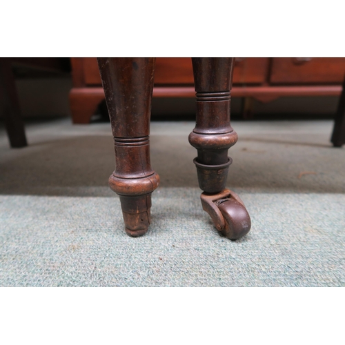 125 - A lot of four Victorian mahogany dining chairs (4)