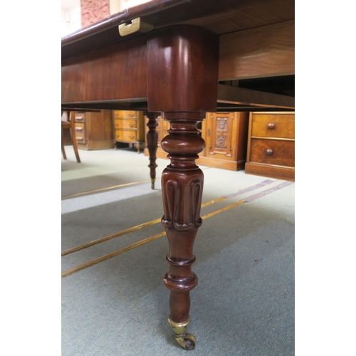 44 - A Victorian mahogany extending dining table on turned supports, 72cm high x 253cm long x 119cm deep&... 