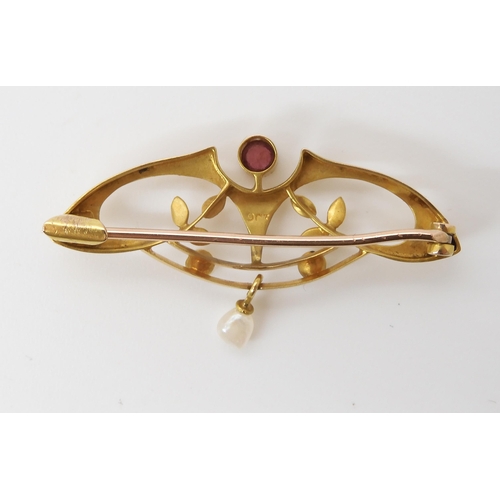 792 - AN ART NOUVEAU BROOCHwith foliate motifs and set with a pink tourmaline and pearls, stamped 9ct vers... 