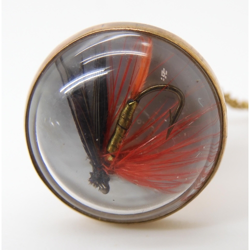 800 - A PAIR OF 9CT FISHING FLY CUFFLINKS & TIE STUDeach mounted on a mother of pearl disc and protect... 