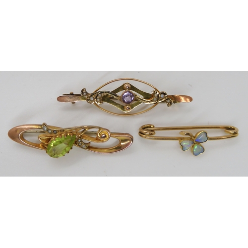 804 - THREE EDWARDIAN JEWELSA 15ct gold opal set shamrock brooch, length 3.5cm, weight 2.1gms. A 9ct gold ... 