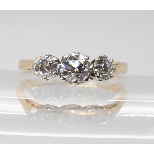 813 - AN 18CT GOLD THREE STONE DIAMOND RINGset with estimated approx 1ct of old cut diamonds, in classic c... 