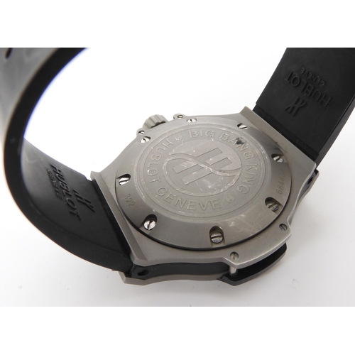 891 - *WITHDRAWN* A HUBLOT GENEVE BIG BANG KING GENTS WATCH classic porthole design with a dark grey dial ... 