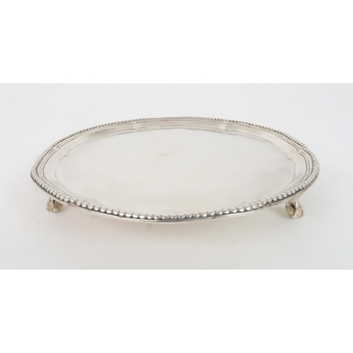 907 - AN 18TH CENTURY SILVER CARD TRAY by Robert Jones & John Scofield, London 1777, of circular form ... 