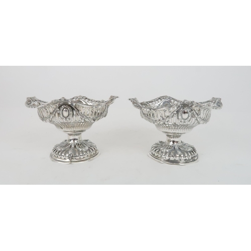 940 - A PAIR OF SILVER BON BON DISHESLondon 1905 by George Fox, with flowerhead roundels, swags and drops ... 