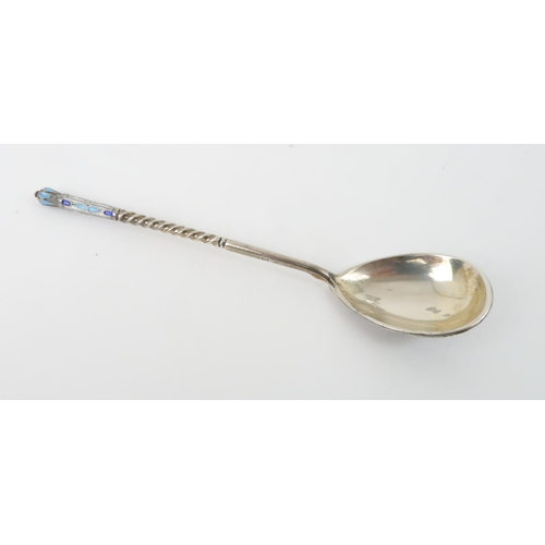 941 - A RUSSIAN SILVER AND ENAMEL SPOONpossibly Vasily Matreyerich Lapshin, Odessa, Kokoshnik mark... 