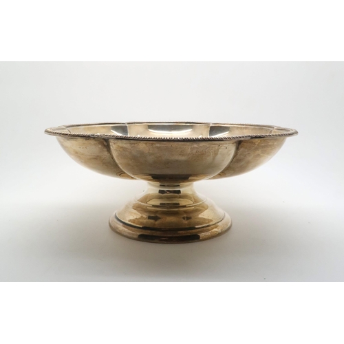 905 - A silver scalloped comport, by Henry Clifford Davis, Birmingham 1933, 467gms...