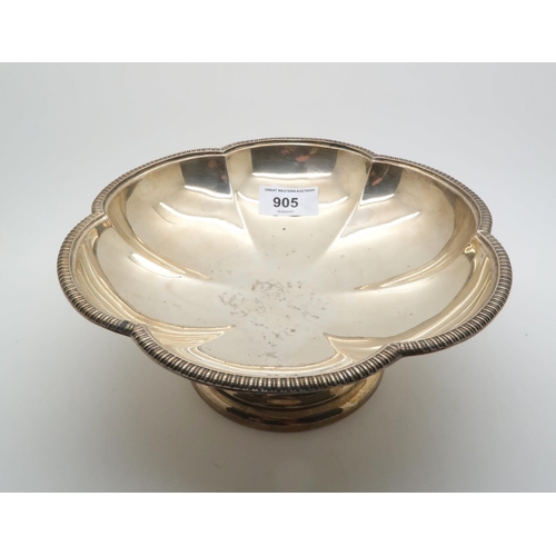 905 - A silver scalloped comport, by Henry Clifford Davis, Birmingham 1933, 467gms...