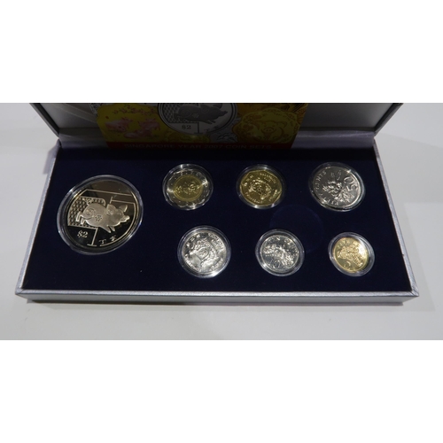 495 - A Singapore 2007 Year of the Pig coin set together with assorted British and foreign coins