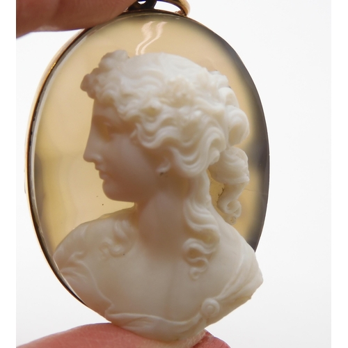 755 - A CRAFTSMAN CARVED AGATE CAMEO OF A MAIDEN mounted as a pendant brooch in yellow metal, dimensions 4... 