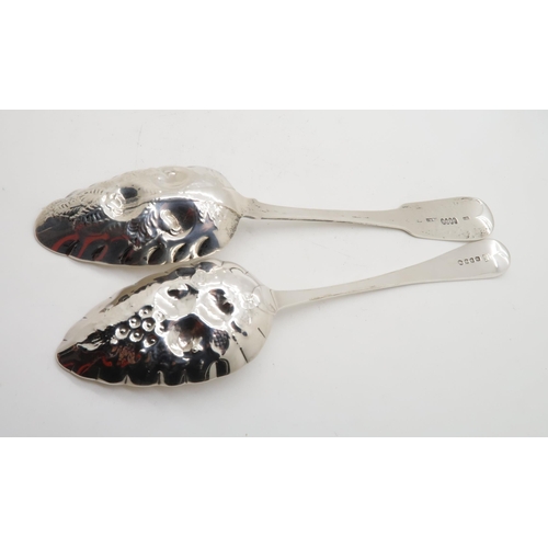 390 - A William IV Irish silver berry spoon, by Thomas Keary, retailers mark of Edward Twycross, Dublin 18... 