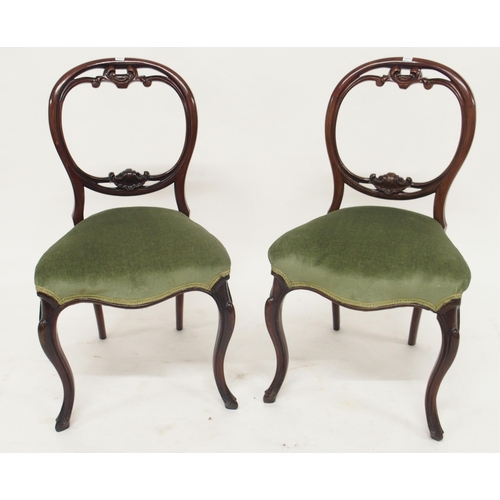 122A - A lot of six Victorian rosewood balloon back parlour chairs (6)