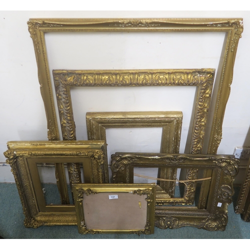 137 - A lot of six assorted gilt gesso picture frames (6)