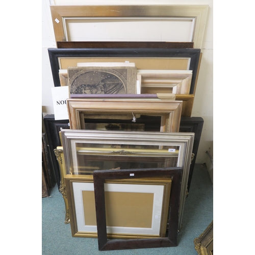 138 - A large lot of assorted picture frames