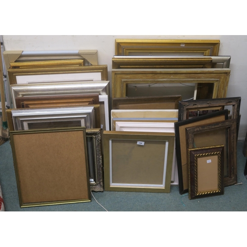 139 - A large lot of assorted picture frames