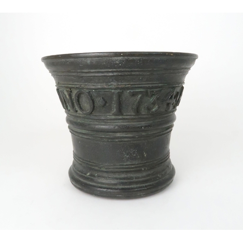 158 - A 17/18TH CENTURY BRONZE MORTARwith inscription Anno 1634 Anno 1734, 13cm high... 