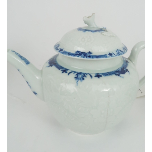 174 - AN 18TH CENTURY WORCESTER BLUE AND WHITE STRAIGHT SIDED MUGpainted with the Walk in the Garden patte... 