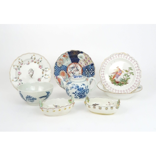 184 - AN EARLY WORCESTER BLUE AND WHITE TEAPOT painted with flowers and foliage and butterflies, cres... 