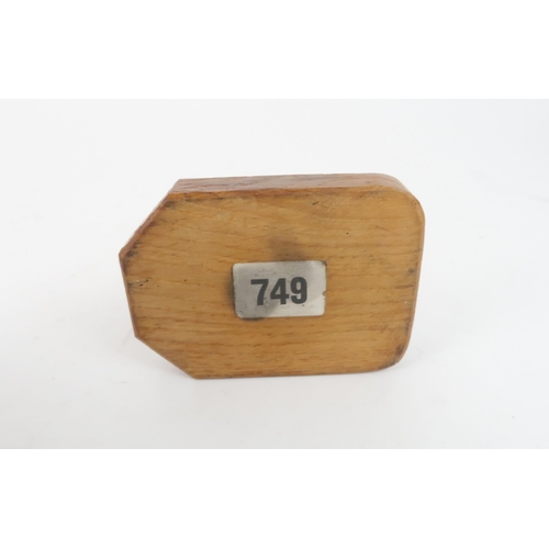 186 - ROBERT MOUSEMAN THOMPSONA rectangular oak ashtray carved with signature mouse, 10cm... 