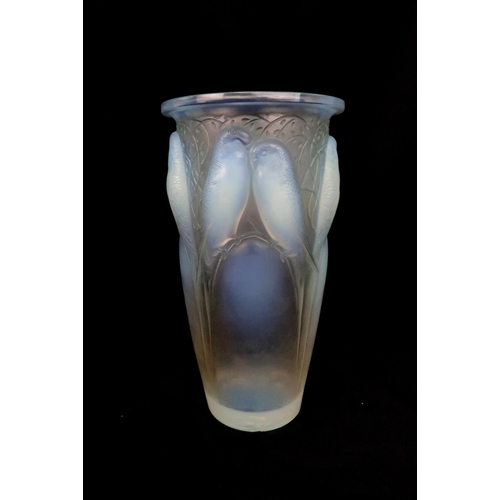 190 - RENÉ LALIQUE (FRENCH, 1860-1945) A LARGE 'CEYLAN' VASEdesigned 1924, the opalescent press-moulded gl... 