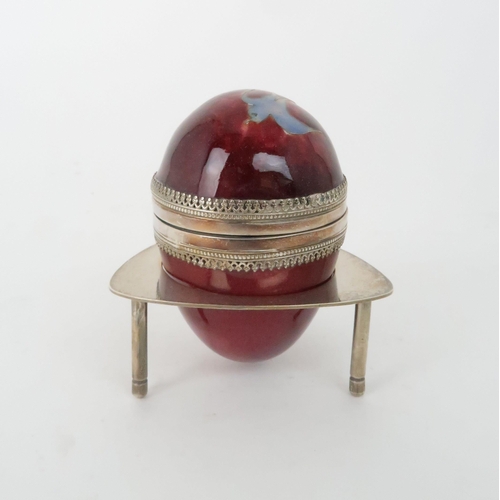 212 - AN ENAMELLED SILVER EGG TRINKET BOXby Elizabeth Lindsay Tamsin Stoddard, Edinburgh 1986, 7cm across,... 