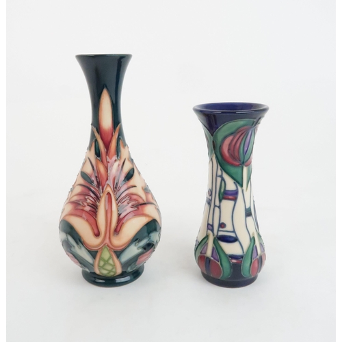 307 - A MOORCROFT WILLIAM MORRIS SNAKES HEAD PATTERN VASEtrial colourway piece, designed by Rachel Bishop,... 