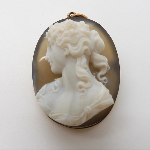 755 - A CRAFTSMAN CARVED AGATE CAMEO OF A MAIDEN mounted as a pendant brooch in yellow metal, dimensions 4... 