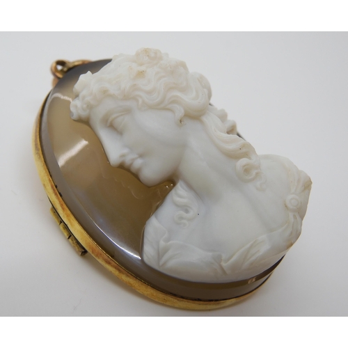 755 - A CRAFTSMAN CARVED AGATE CAMEO OF A MAIDEN mounted as a pendant brooch in yellow metal, dimensions 4... 